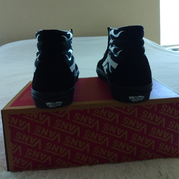 Van's Flaming Shoes New (without box) - Picture 3 of 4